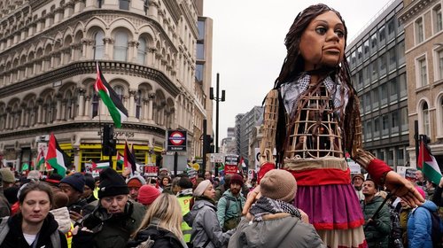 Miles marchan en Londres, París y Roma en apoyo a los palestinos