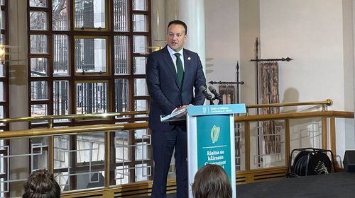 Ministro irlandés condena disturbios de antiinmigrantes en Dublín