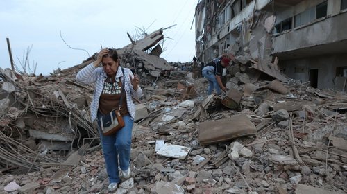 Aumenta a 589 cifra de muertos por terremotos en Venezuela