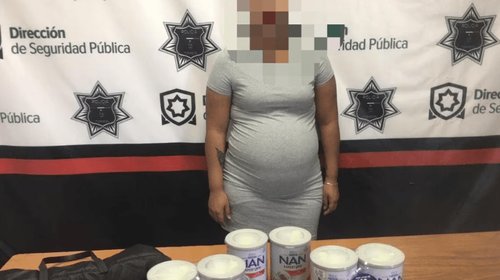 Defienden en redes a mujer detenida por robar leche en polvo