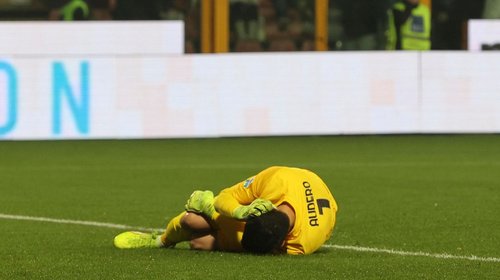 Multarán a Inter por petardo lanzado contra Emil Audero