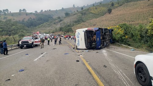 Accidente vial en Chiapas deja dos muertos y 22 lesionados
