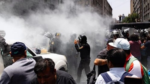 CNTE desiste de ingresar al Zócalo; acusan represión policial