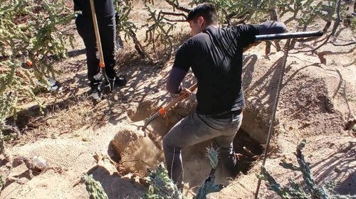 Hallan en cinco fosas clandestinas en un predio de La Paz
