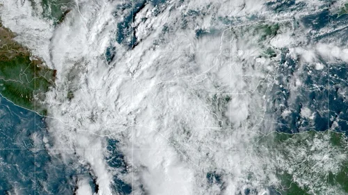 Como baja presión remanente, Nadine dejará lluvias en México