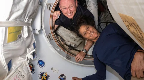 Astronautas de la NASA cumplen seis meses en el espacio