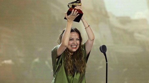 Celebra Natalia Lafourcade el nacimiento de su primer hijo