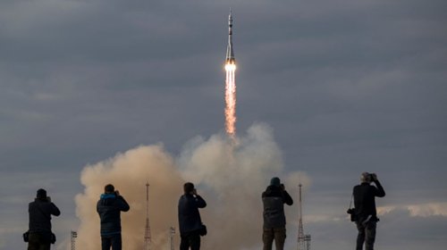 Nave espacial rusa llega a Estación Espacial Internacional