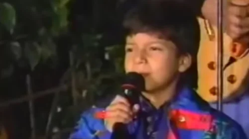 Así luce el niño de 'Santa Claus le dio un beso a mamá'