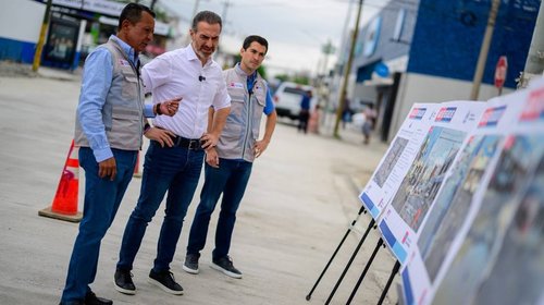 Entrega Adrián calle Villagrán renovada junto a la Central
