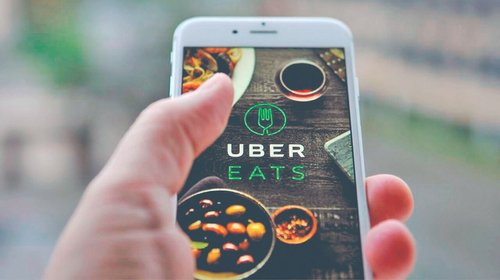 Apps y restaurantes inflan costos… y se culpan entre sí