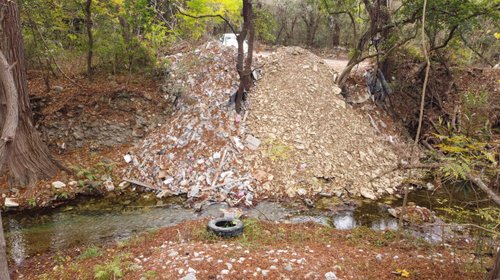 Convierten arroyo de Santiago en tiradero clandestino