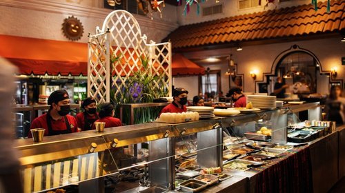 Restaurante niega entrada a menor con perro de asistencia