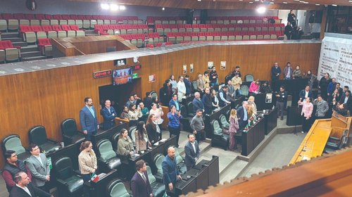 PRI-PAN avalan presupuesto a la medida y sin ajustes
