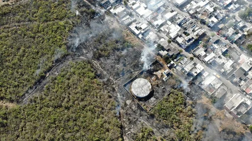 Controlan incendio para evitar desastre en el Cerro de la Silla
