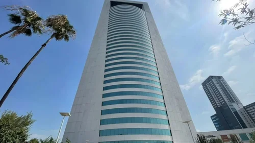 Desalojan Torre Administrativa por fuga de agua