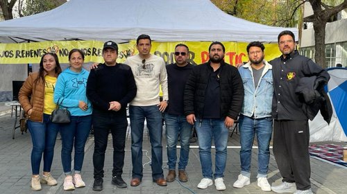Integrantes de asociación 'No más hijos rehenes' arman plantón