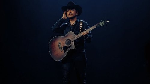 Renuncian abogados de Nodal en caso contra Universal Music