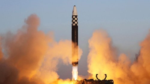 Norcorea lanza misil balístico al mar, dice Surcorea