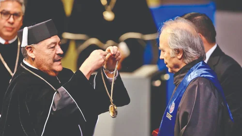 Distingue UANL a Joan Manuel Serrat como Doctor Honoris Causa