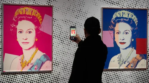 Roban y dañan serigrafías famosas en museo de Países Bajos