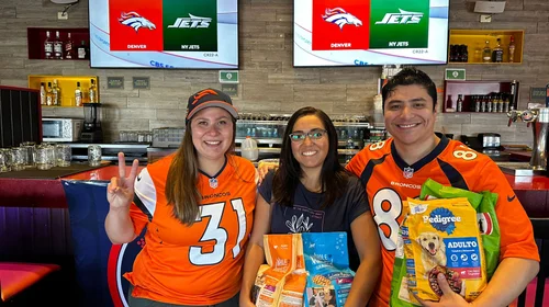 Afición regia de los Broncos de Denver… ¡tiene un gran corazón!