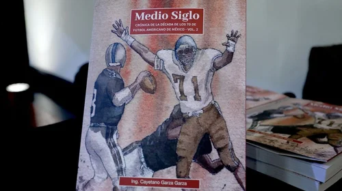 Presenta UANL libro con historia del futbol americano en México