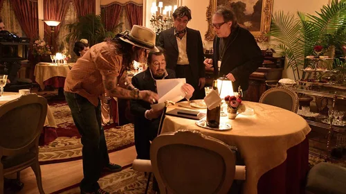 Johnny Depp se luce como director en la cinta 'Modi'