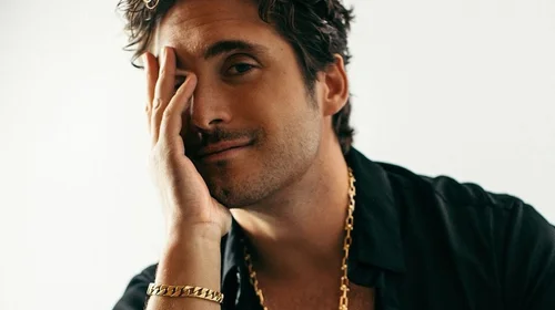 Diego Boneta sorprende con su novela debut y adaptación en serie