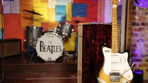 Subastarán la guitarra del ex Beatle George Harrison