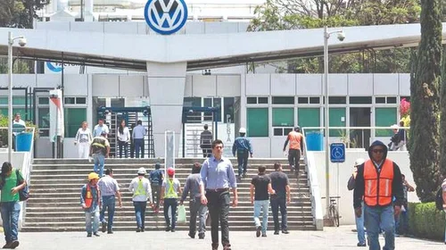 Provoca huracán Milton 'paros' en empresas del sector automotriz