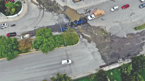 Tras lluvias, brotan hasta 1,200 baches en urbe regia