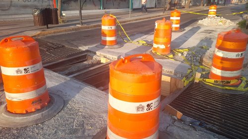 Olvidan trabajos de alcantarillado en Centro de Monterrey 
