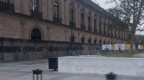 Blindan Palacio por marcha contra violencia a la mujer