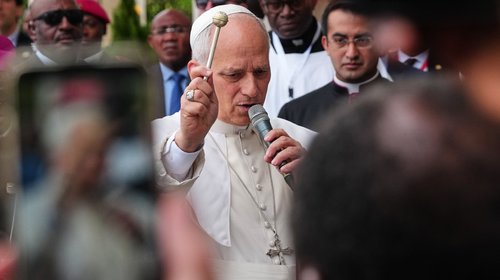 Papa llama a cerrar desigualdad en su visita a Guinea Ecuatorial