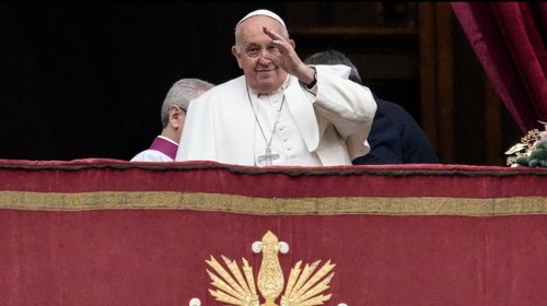 Papa arremete contra industria armamentística en Navidad