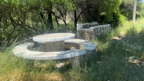 Luce abandonado y con basura parador turístico en Güémez
