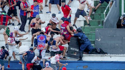 Enfrentamientos en clásico del futbol paraguayo deja 56 heridos