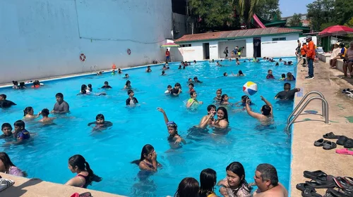 Familias disfrutan del Parque Tolteca en Semana Santa