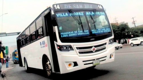 Mujeres se agarran a golpes en ruta 68 por un asiento