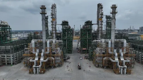 Pemex contiene fuga en ducto marino frente a Dos Bocas