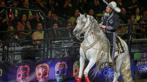 Pepe Aguilar lleva el jaripeo 'Hasta los Huesos'