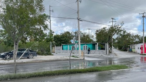 Persisten daños por fuga de aguas negras en avenida Las Torres