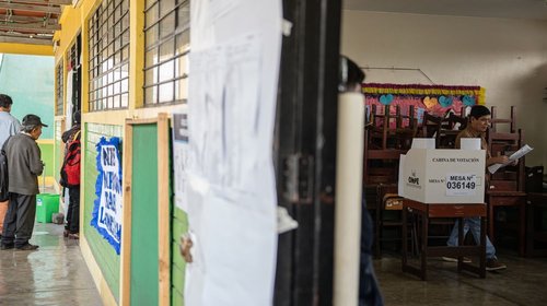 Perú arranca elecciones presidenciales con 35 candidatos
