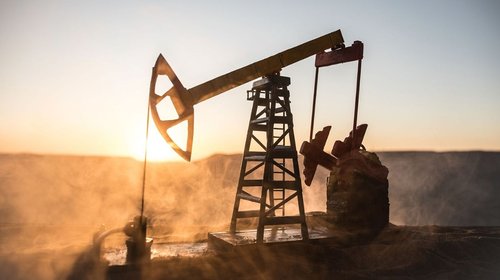Petróleo cae a menos de US97 pese a escalada en Medio Oriente