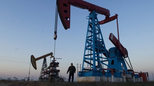 Contratos de petróleo de EUA registran mayor alza desde 2020