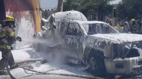 Pipa sin frenos se estrella y explota en Escobedo