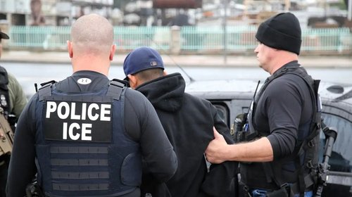 EUA destina US$250 millones para que policías arresten migrantes