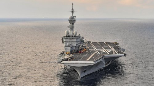 Envía Francia portaaviones de propulsión nuclear al Mediterráneo