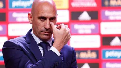 Posible dimisión de Rubiales tras polémica del beso